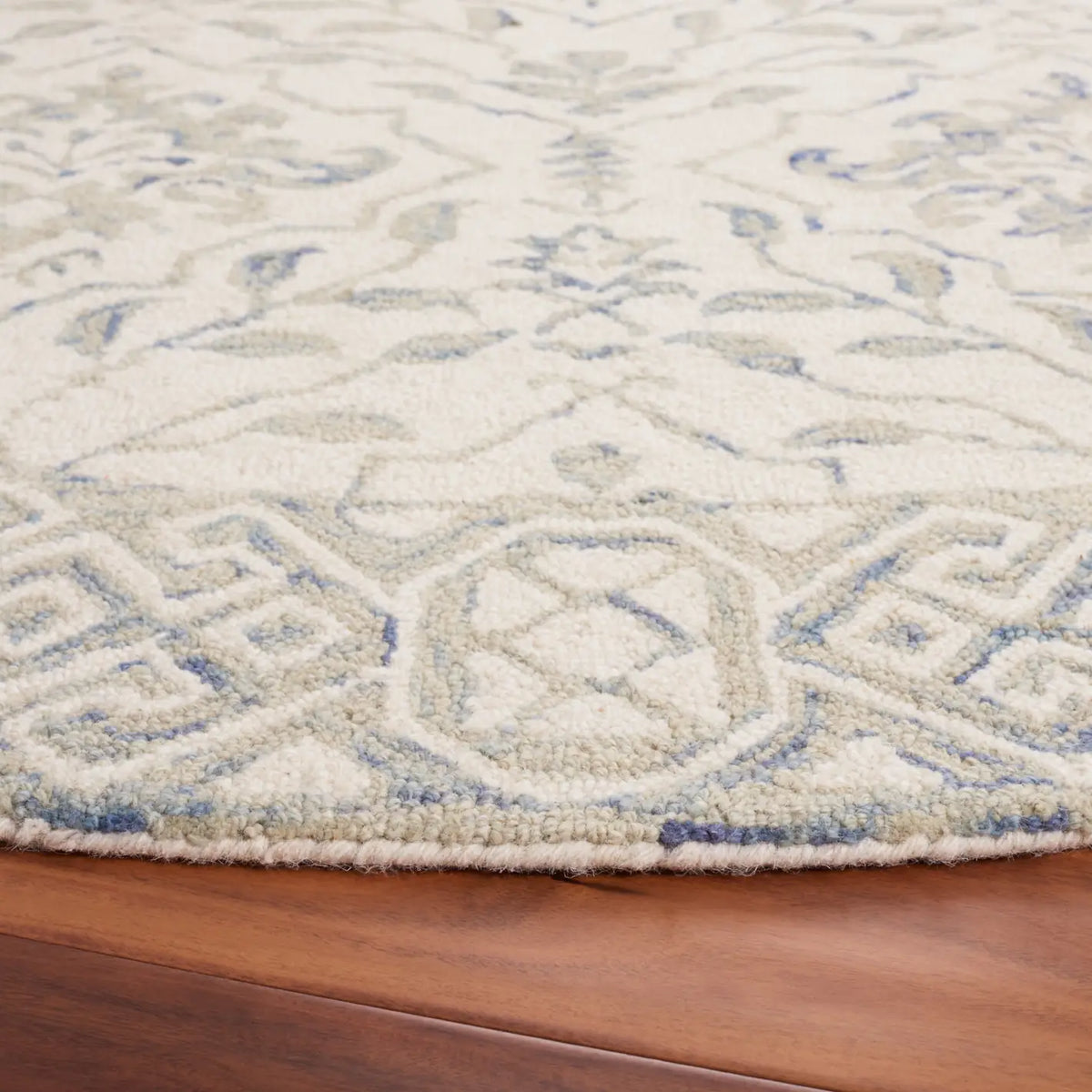 Safavieh Dip Dye 5'-0" x 5'-0" Rug in Light Blue / Ivory