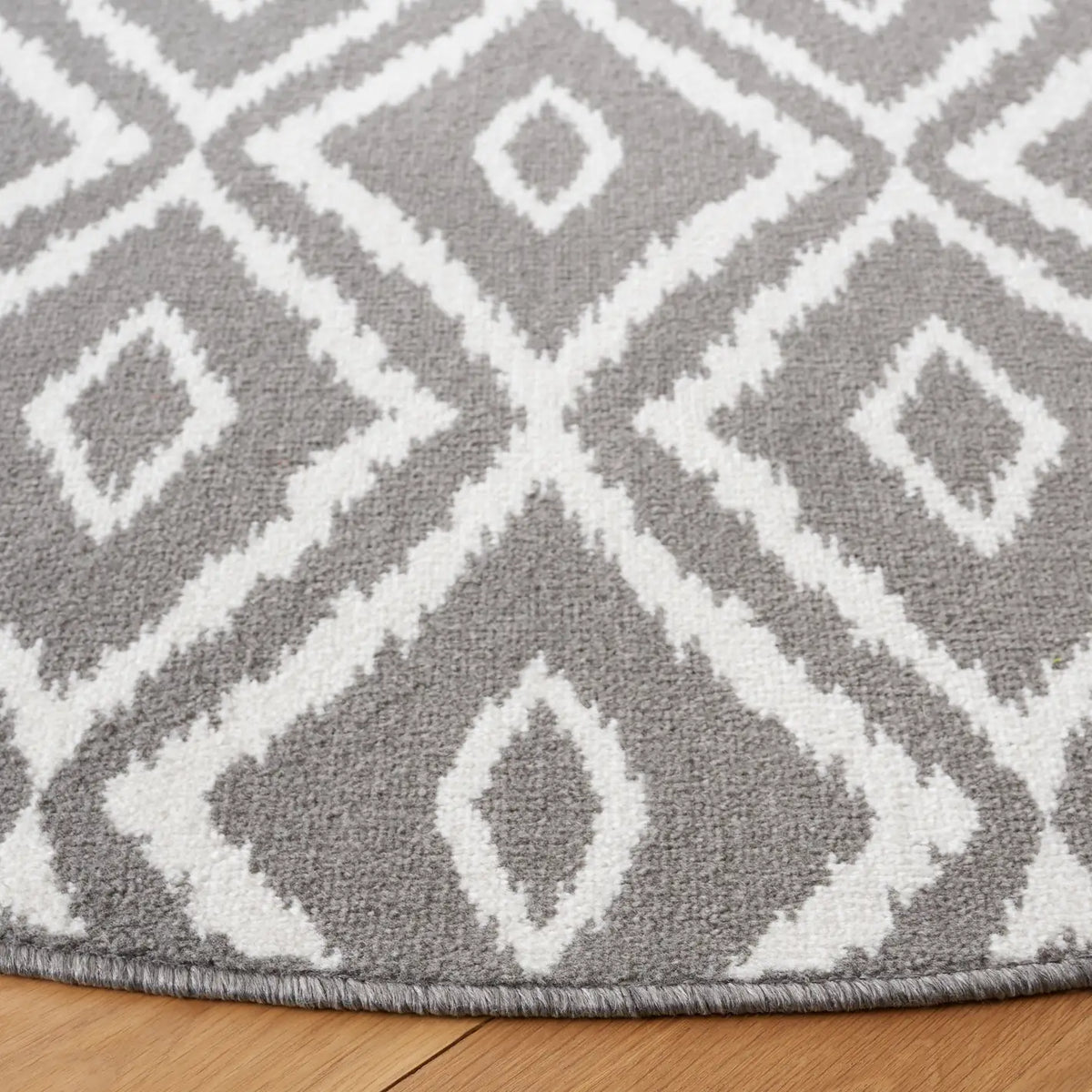 Safavieh Pyramid 6'-7" x 6'-7" Rug in Charcoal / Ivory