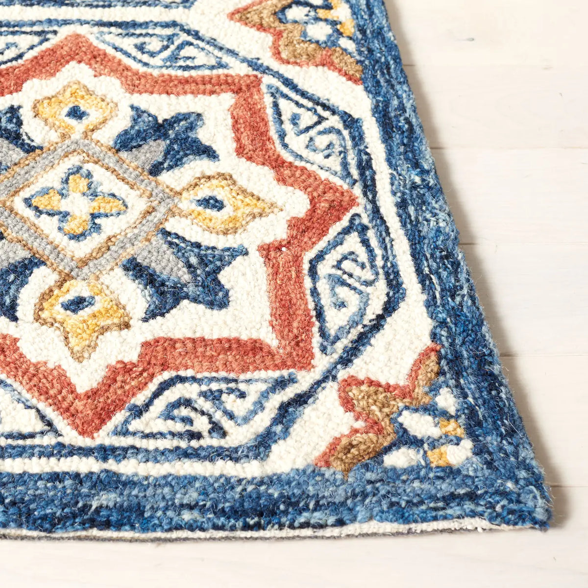 Safavieh Metro 4'-0" x 6'-0" Rug in Beige / Ivory