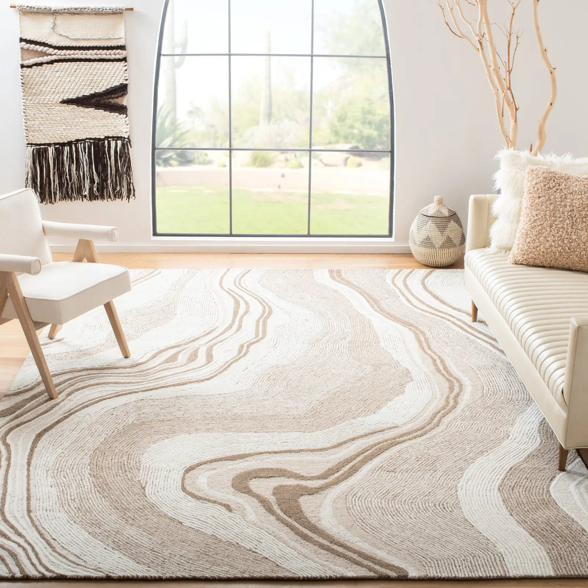 Safavieh Fifth Avenue 10'-0" x 14'-0" Rug in Beige / Ivory