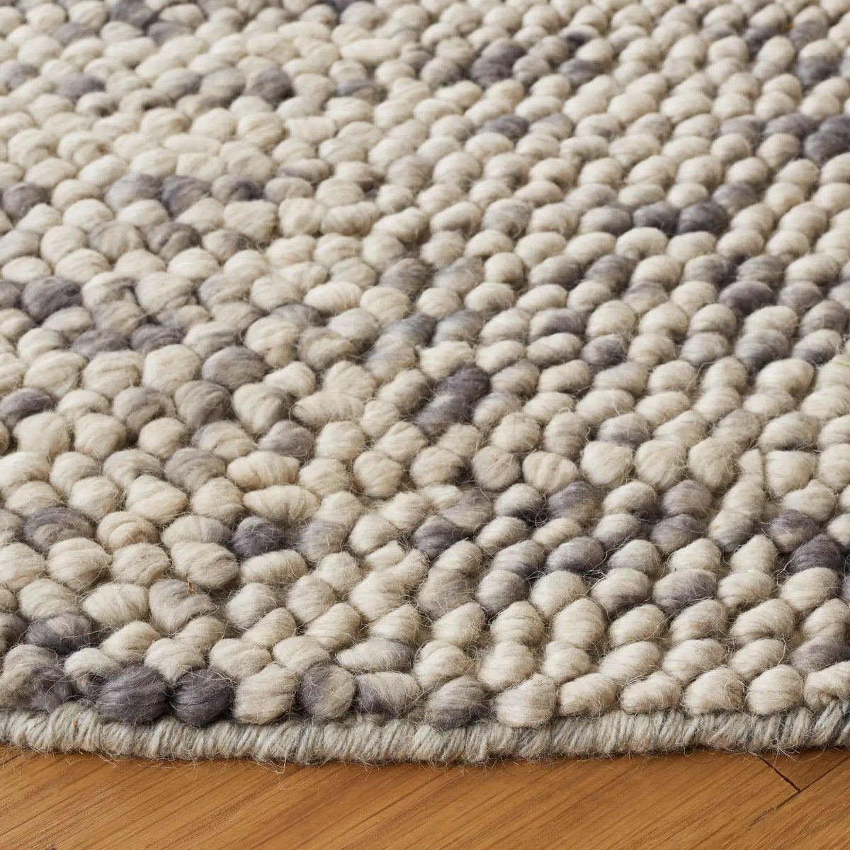 Safavieh Natura 6'-0" x 6'-0" Rug in Grey / Beige