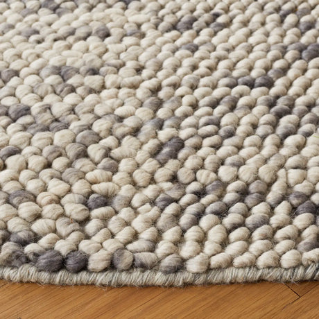Safavieh Natura 6'-0" x 6'-0" Rug in Grey / Beige
