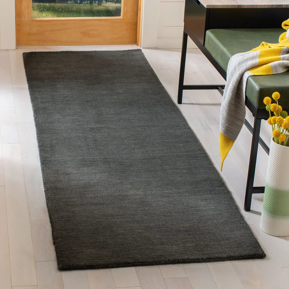Safavieh Himalaya 2'-3" x 8'-0" Rug in Charcoal