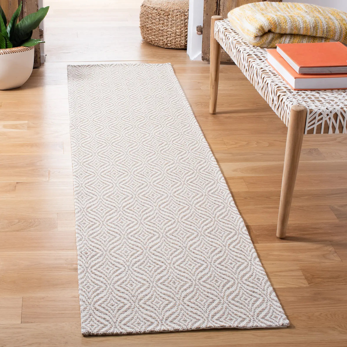 Safavieh Augustine 2'-0" x 8'-0" Rug in Taupe / Cream