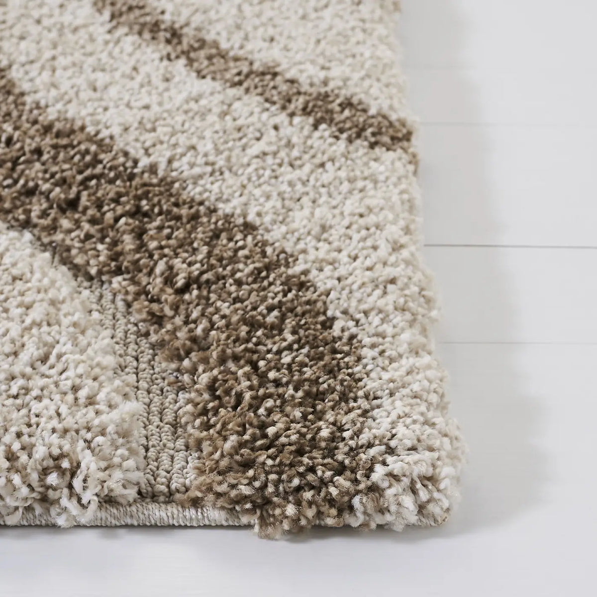 Safavieh Florida Shag 5'-3" x 7'-6" Rug in Ivory / Beige