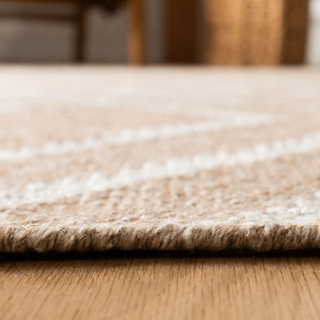 Safavieh Kilim 5'-0" x 8'-0" Rug in Beige / Ivory