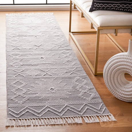 Safavieh Kilim 2'-3" x 9'-0" Rug in Grey / Ivory