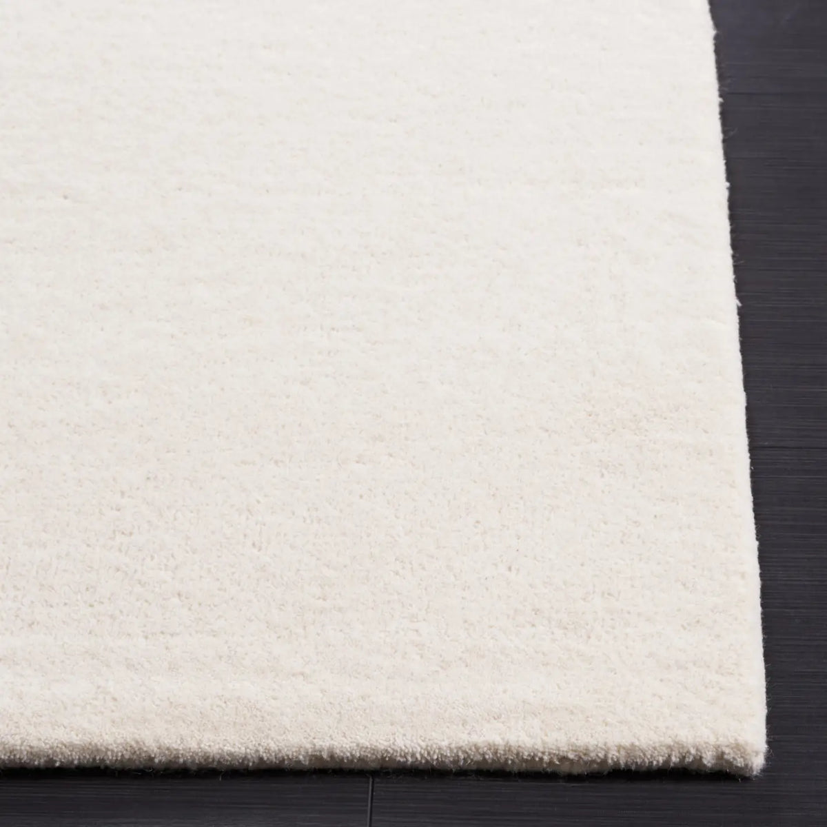 Safavieh Fifth Avenue 5'-0" x 8'-0" Rug in Ivory / Pink