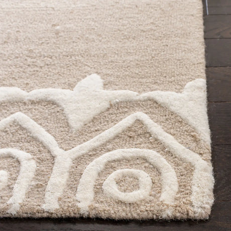 Safavieh Bella 6'-0" x 9'-0" Rug in Beige / Ivory