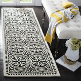 Safavieh Cambridge 2'-6" x 8'-0" Rug in Black / Ivory