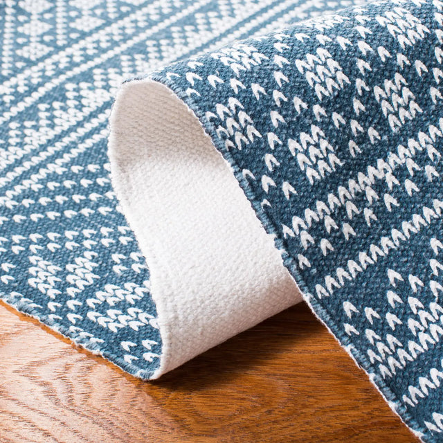 Safavieh Cedar Brook 5'-0" x 8'-0" Rug in Blue / Ivory