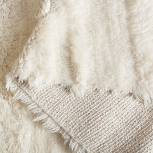 Safavieh Casablanca 4'-0" x 6'-0" Rug in Ivory