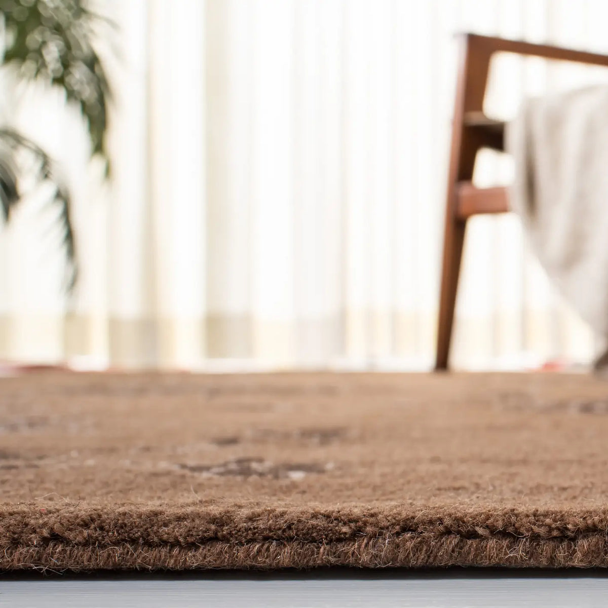 Safavieh Soho 5'-0" x 8'-0" Rug in Brown