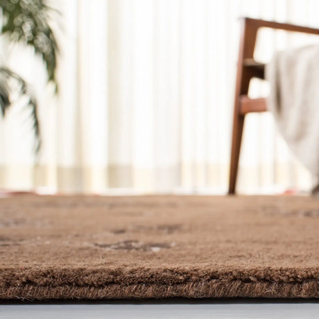 Safavieh Soho 5'-0" x 8'-0" Rug in Brown