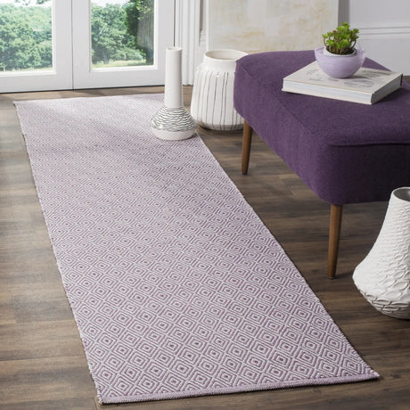 Safavieh Montauk 2'-3" x 6'-0" Rug in Ivory / Purple