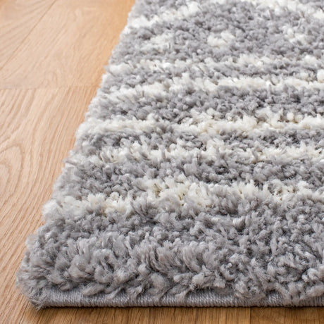 Safavieh Arizona Shag 4'-0" x 6'-0" Rug in Grey / Ivory