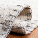 Safavieh Kilim 4'-0" x 6'-0" Rug in Beige / Light Grey