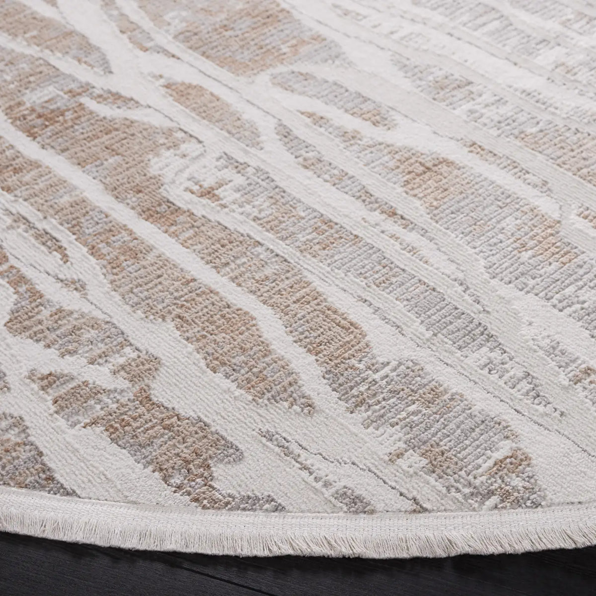 Safavieh Mila 6'-7" x 6'-7" Rug in Beige / Grey