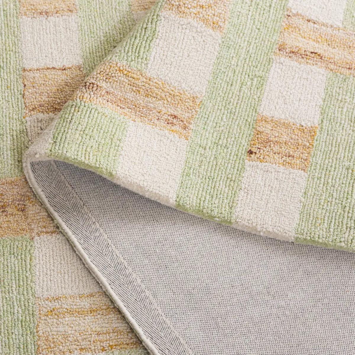 Safavieh Genre 4'-0" x 6'-0" Rug in Green / Ivory