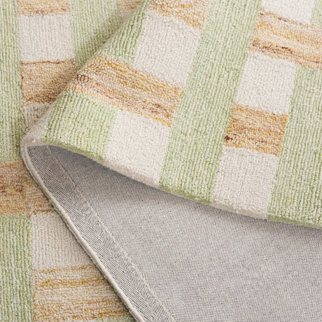 Safavieh Genre 4'-0" x 6'-0" Rug in Green / Ivory
