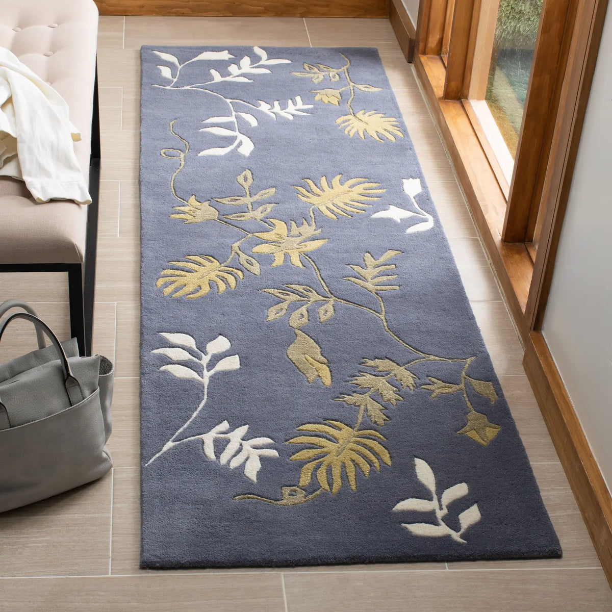 Safavieh Soho 2'-6" x 8'-0" Rug in Dark Grey