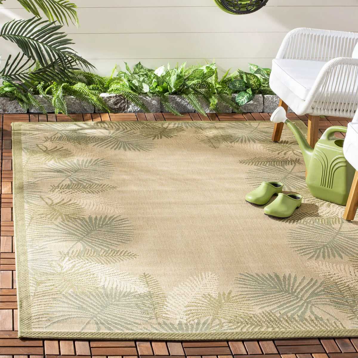 Safavieh Courtyard 4'-0" x 5'-7" Rug in Cream / Green