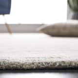 Safavieh Roslyn 4'-0" x 6'-0" Rug in Light Grey / Ivory