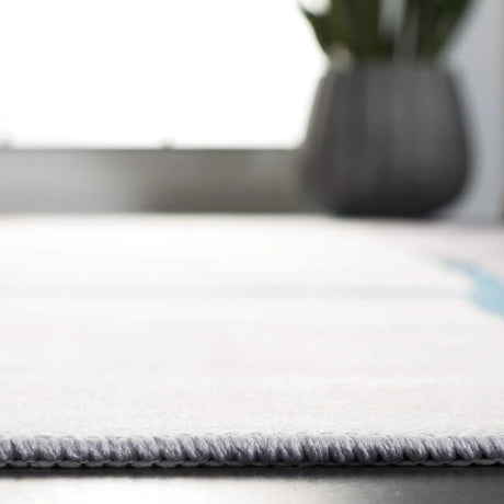 Safavieh Tacoma 4'-0" x 6'-0" Rug in Grey / Light Grey