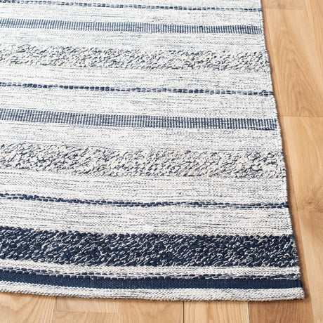 Safavieh Striped Kilim 4'-0" x 6'-0" Rug in Ivory / Navy