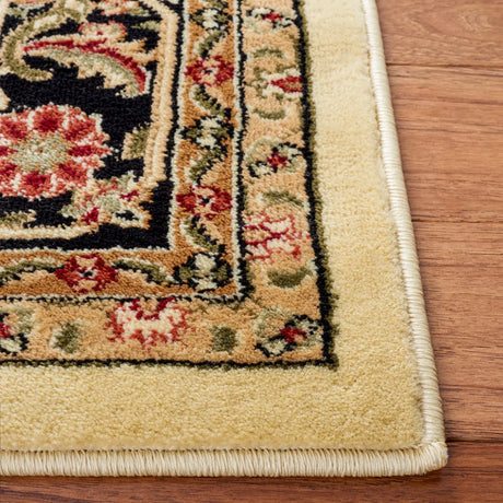 Safavieh Lyndhurst 4'-0" x 6'-0" Rug in Beige / Black