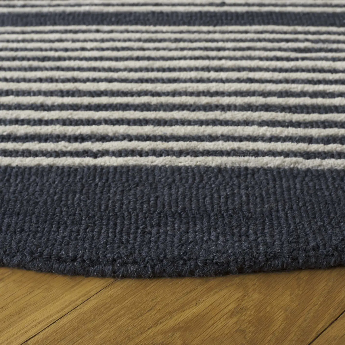 Safavieh Rodeo Drive 6'-0" x 6'-0" Rug in Navy / Ivory