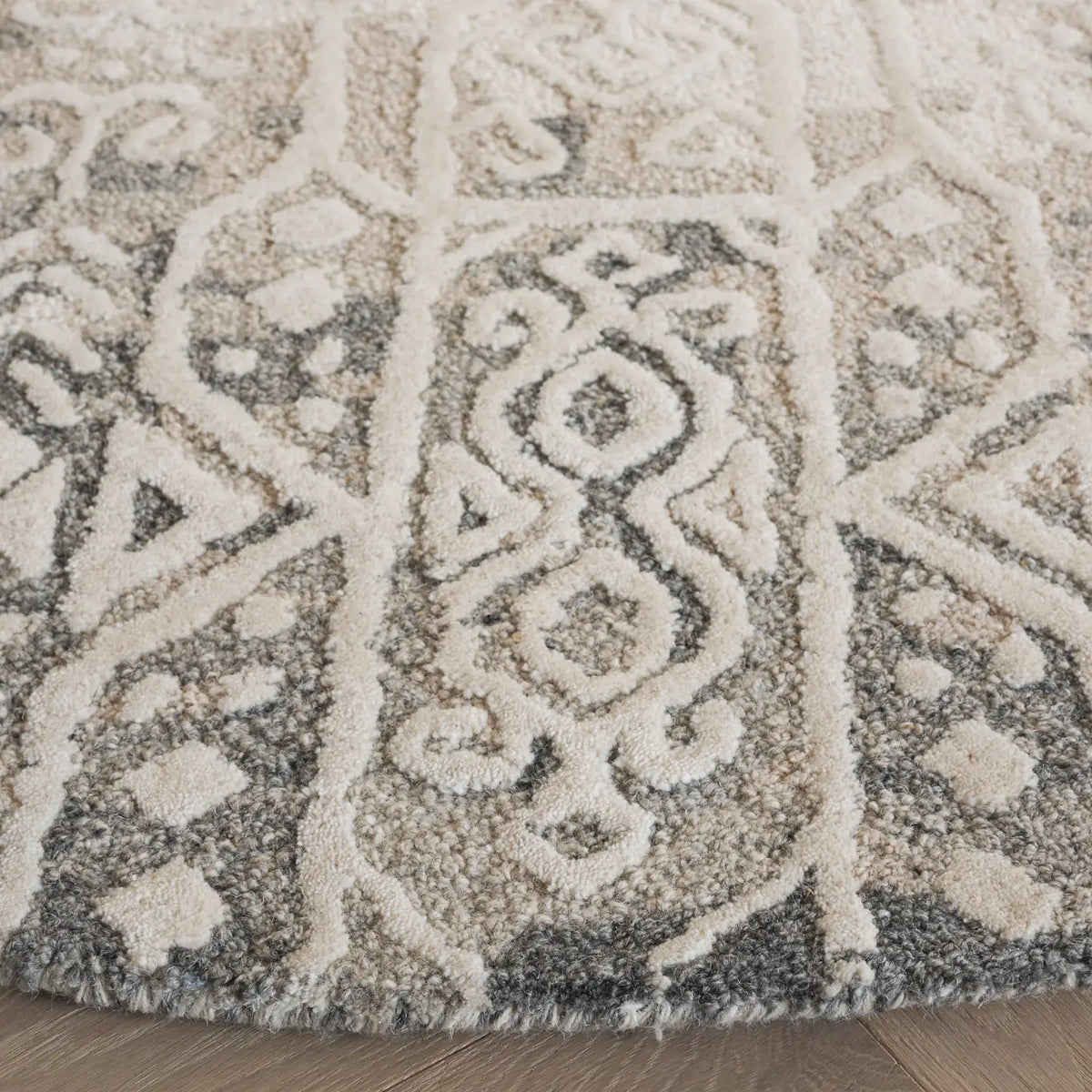 Safavieh Ebony 6'-0" x 6'-0" Rug in Silver / Ivory
