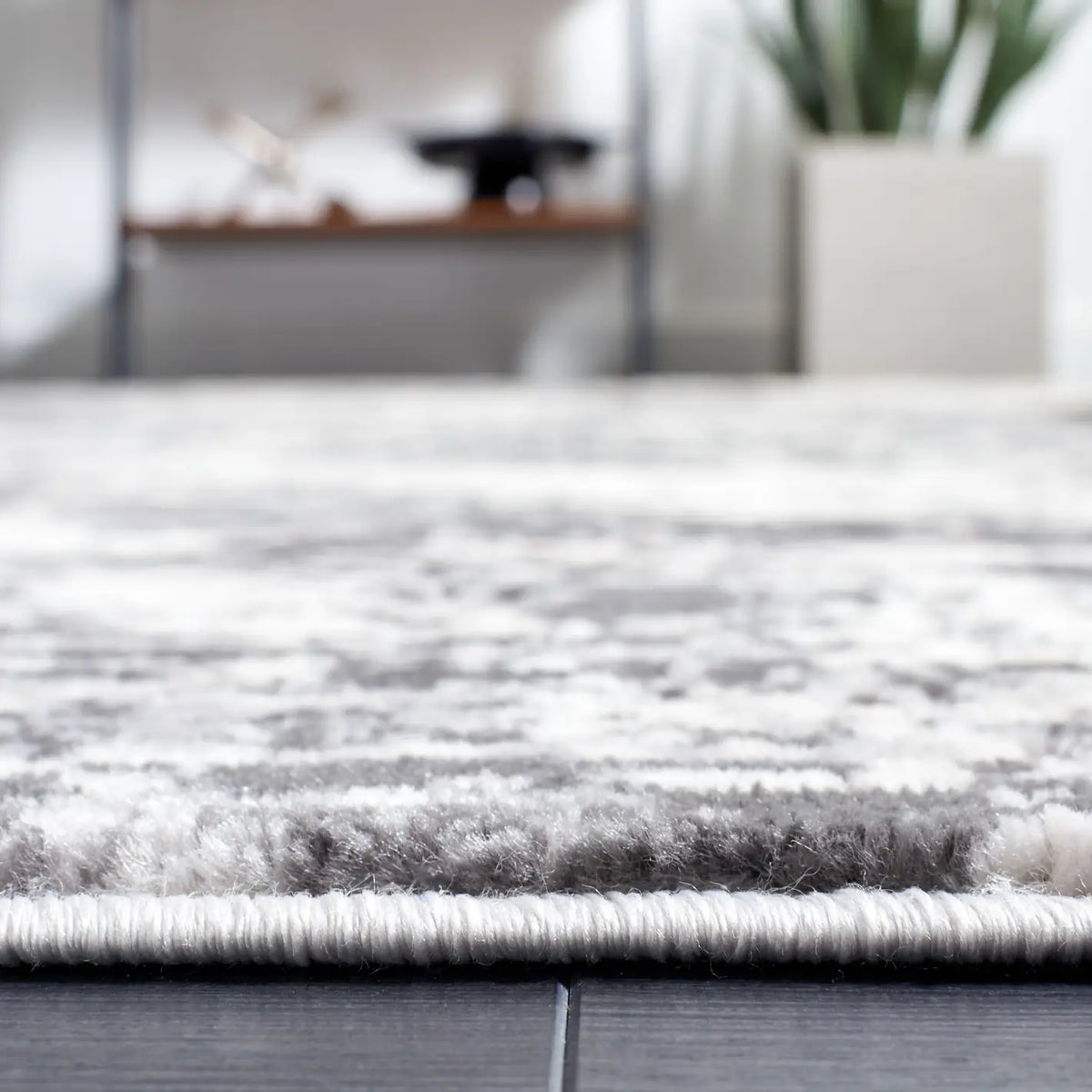 Safavieh Lagoon 4'-0" x 6'-0" Rug in Ivory / Grey