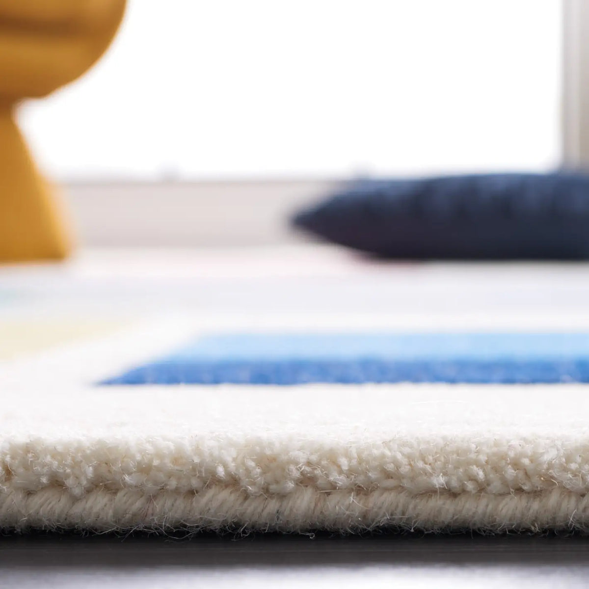 Safavieh Fifth Avenue 5'-0" x 8'-0" Rug in Ivory / Blue
