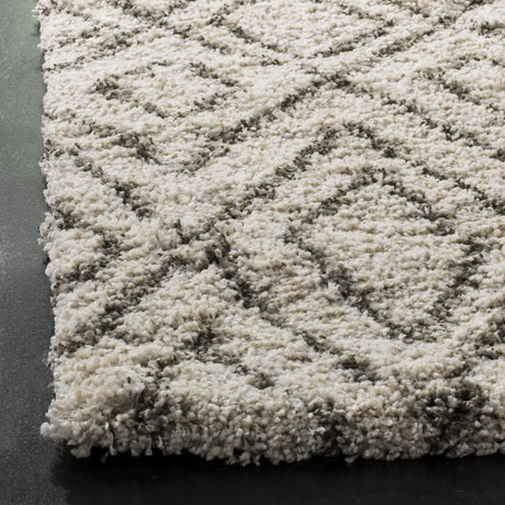 Safavieh Hudson Shag 5'-1" x 7'-6" Rug in Ivory / Grey