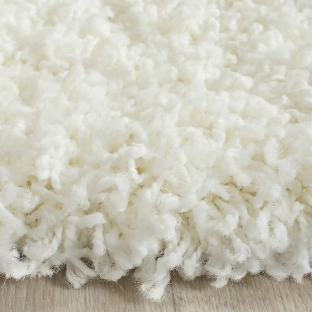 Safavieh Sgl-Laguna Shag 5'-3" x 5'-3" Rug in Ivory