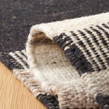 Safavieh Dhurries 5'-0" x 8'-0" Rug in Natural / Black