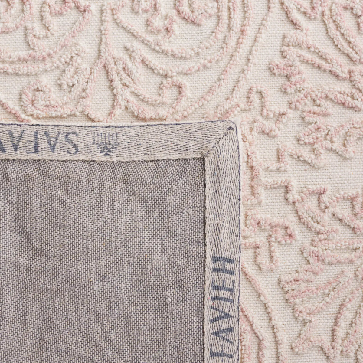 Safavieh Trace 4'-0" x 6'-0" Rug in Ivory / Pink