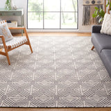 Safavieh Marbella 6'-0" x 9'-0" Rug in Ivory / Black