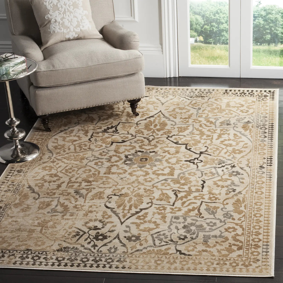 Safavieh Vintage 5'-3" x 7'-6" Rug in Creme