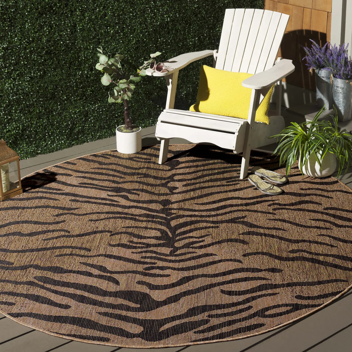 Safavieh Courtyard 6'-7" x 6'-7" Rug in Gold / Natural