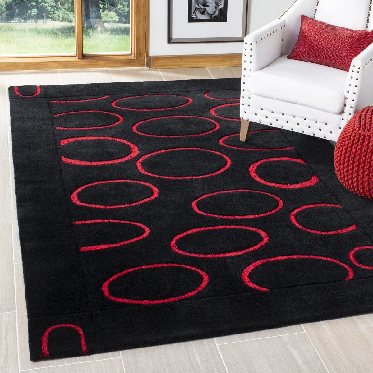 Safavieh Soho 5'-0" x 8'-0" Rug in Black / Red