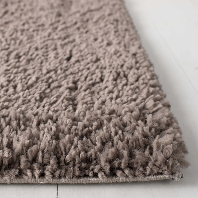 Safavieh August Shag 900 5'-3" x 7'-6" Rug in Taupe