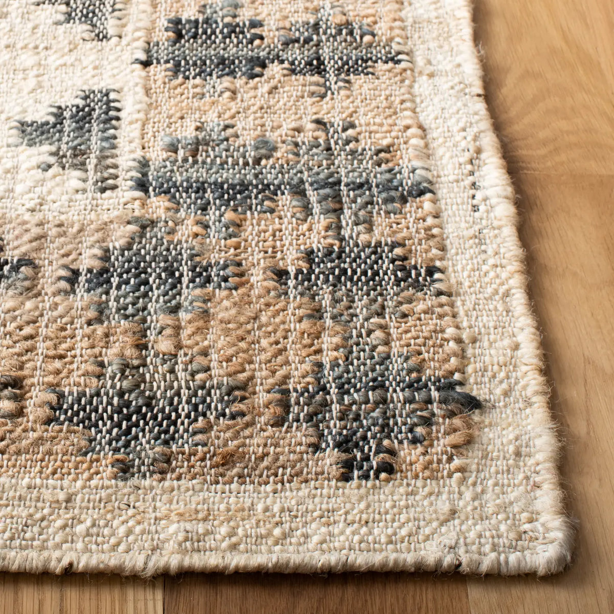 Safavieh Kilim 4'-0" x 6'-0" Rug in Ivory / Grey