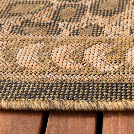 Safavieh Courtyard 5'-3" x 5'-3" Rug in Natural / Gold