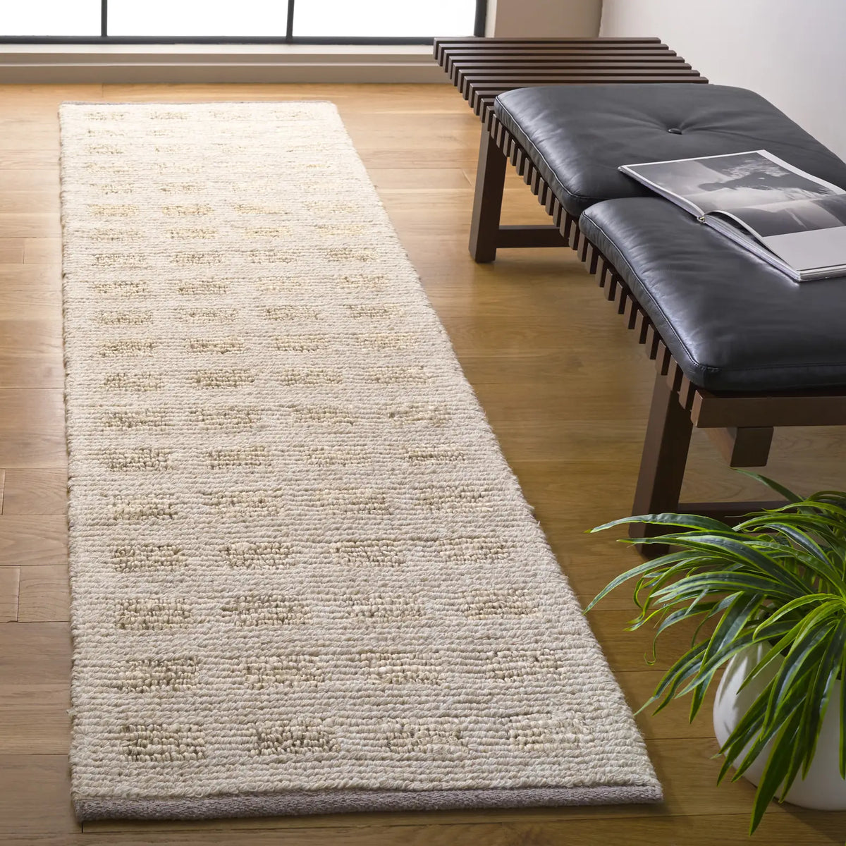 Safavieh Natura 2'-3" x 8'-0" Rug in Beige