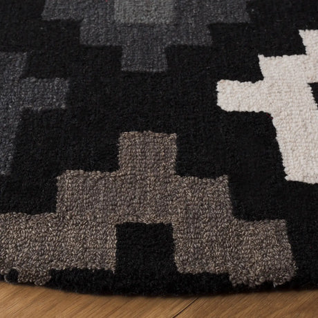Safavieh Metro 6'-0" x 6'-0" Rug in Black / Ivory