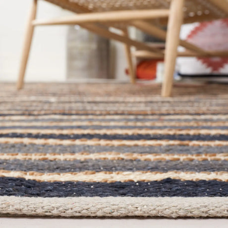 Safavieh Striped Kilim 4'-0" x 6'-0" Rug in Charcoal / Ivory