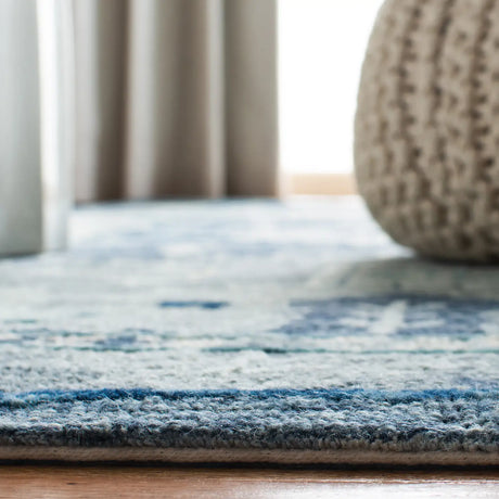 Safavieh Capri 4'-0" x 6'-0" Rug in Blue / Grey