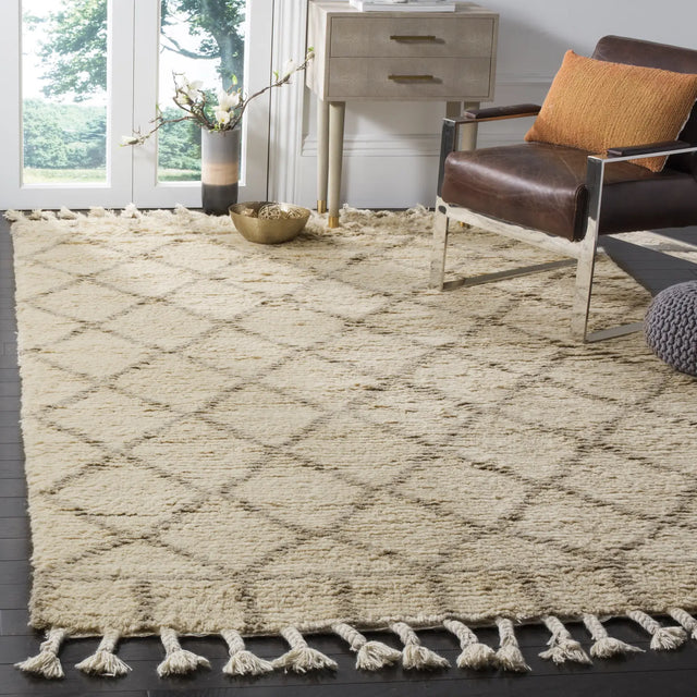 Safavieh Casablanca 6'-0" x 9'-0" Rug in Ivory / Light Grey